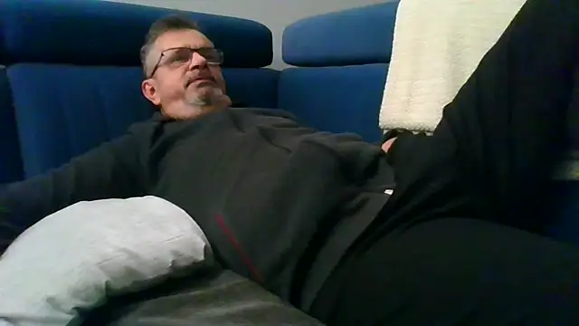 Snapshot of axecoman60 chatting on 03-04-25, 06:29 axecoman60 online show from 03-04-25, 06:29