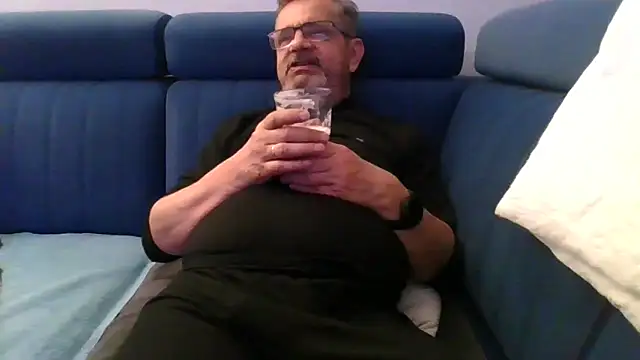 Snapshot of axecoman60 chatting on 03-07-25, 06:11 axecoman60 online show from 03-07-25, 06:11