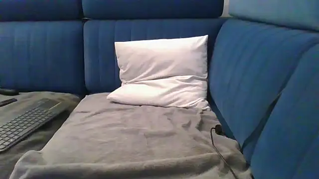 Snapshot of axecoman60 chatting on 03-12-25, 09:35 axecoman60 online show from 03-12-25, 09:35