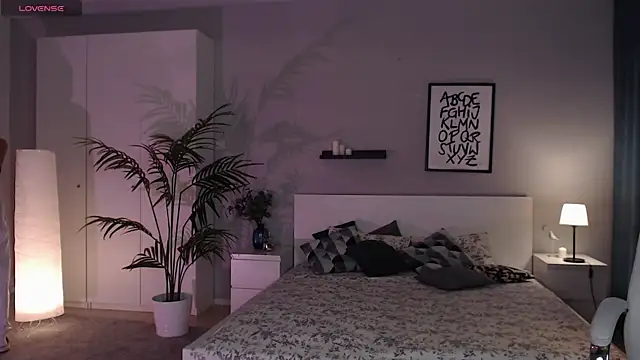 Bellla Haddid online show from 10-19-25, 01:06