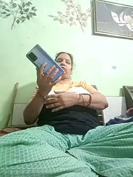 Snapshot of Kavya_kapoor chatting on 03-04-25, 04:30 Kavya kapoor online show from 03-04-25, 04:30