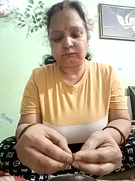 Snapshot of Kavya_kapoor chatting on 03-20-25, 08:31 Kavya kapoor online show from 03-20-25, 08:31