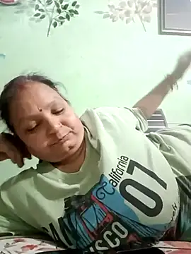 Snapshot of Kavya_kapoor chatting on 03-23-25, 08:04 Kavya kapoor online show from 03-23-25, 08:04