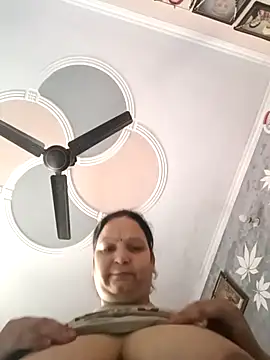 Snapshot of Kavya_kapoor chatting on 10-15-25, 02:11 Kavya kapoor online show from 10-15-25, 02:11