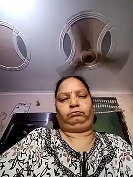 Snapshot of Kavya_kapoor chatting on 10-19-25, 04:35 Kavya kapoor online show from 10-19-25, 04:35