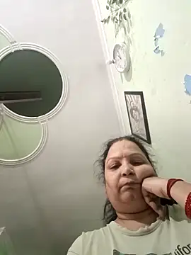 Snapshot of Kavya_kapoor chatting on 11-21-25, 07:40 Kavya kapoor online show from 11-21-25, 07:40