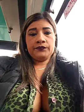 Snapshot of Hannahcandyy chatting on 03-05-25, 02:34 Hannahcandyy online show from 03-05-25, 02:34