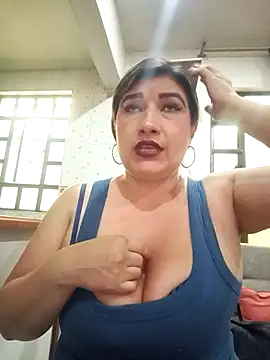 Snapshot of Hannahcandyy chatting on 11-06-25, 10:10 Hannahcandyy online show from 11-06-25, 10:10