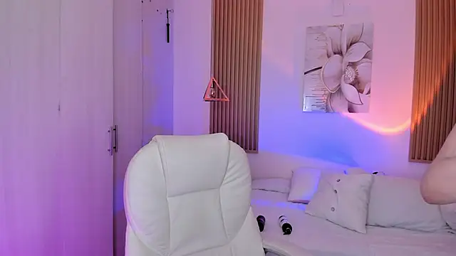 Kendall Bunnyy online show from 03-06-25, 11:42