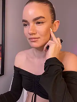 Heidi11 online show from 12-28-24, 07:43