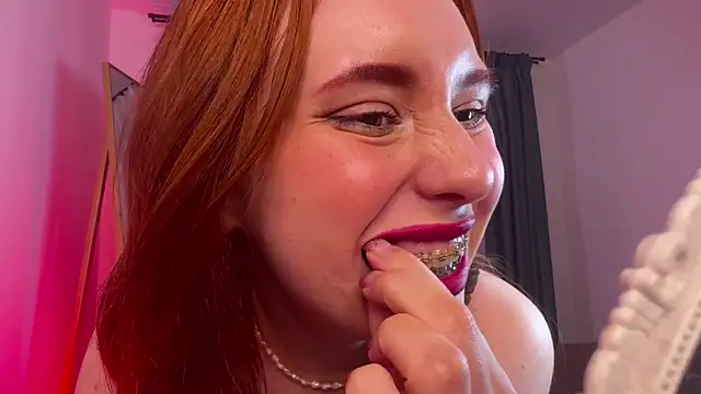 Snapshot of Call_Yes chatting on 03-10-25, 04:57 Call Yes online show from 03-10-25, 04:57