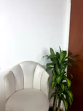 littlemelodi18 online show from 09-27-25, 12:48