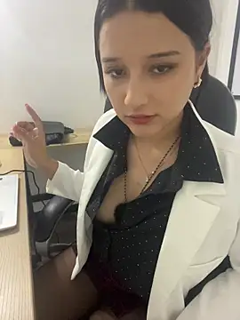 littlemelodi18 online show from 12-19-25, 08:49