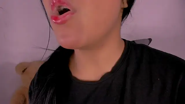 Snapshot of veky_saliva01 chatting on 01-11-26, 10:31 veky saliva01 online show from 01-11-26, 10:31