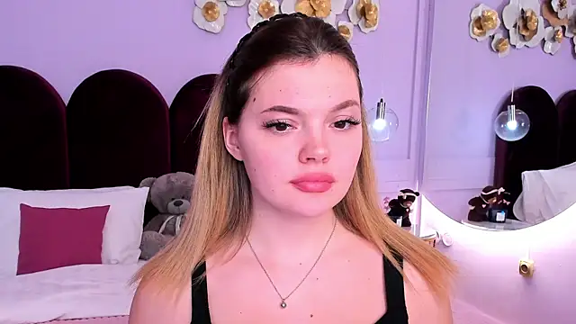 Snapshot of ZaraBloom chatting on 01-28-25, 02:43 ZaraBloom online show from 01-28-25, 02:43