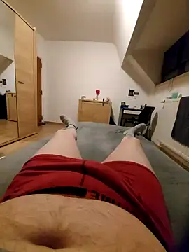 Snapshot of pascalino100 chatting on 02-14-25, 10:14 pascalino100 online show from 02-14-25, 10:14