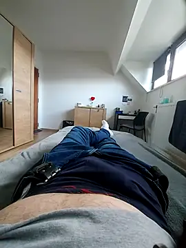 Snapshot of pascalino100 chatting on 02-15-25, 08:11 pascalino100 online show from 02-15-25, 08:11