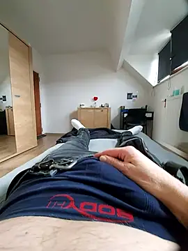 Snapshot of pascalino100 chatting on 02-15-25, 02:33 pascalino100 online show from 02-15-25, 02:33