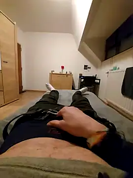 Snapshot of pascalino100 chatting on 02-15-25, 06:33 pascalino100 online show from 02-15-25, 06:33