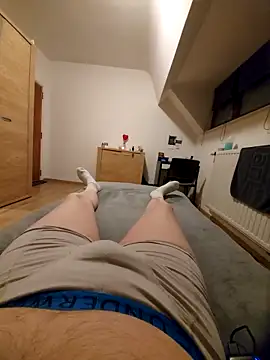 Snapshot of pascalino100 chatting on 02-15-25, 09:59 pascalino100 online show from 02-15-25, 09:59