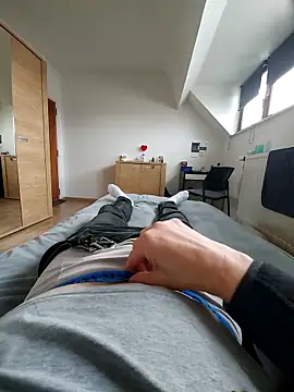 Snapshot of pascalino100 chatting on 02-16-25, 09:04 pascalino100 online show from 02-16-25, 09:04