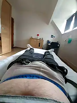 Snapshot of pascalino100 chatting on 02-16-25, 12:54 pascalino100 online show from 02-16-25, 12:54