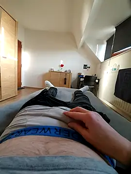 Snapshot of pascalino100 chatting on 02-16-25, 03:59 pascalino100 online show from 02-16-25, 03:59