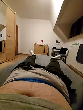 Snapshot of pascalino100 chatting on 02-16-25, 07:38 pascalino100 online show from 02-16-25, 07:38