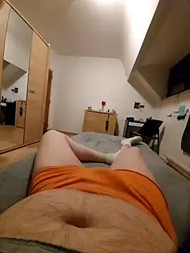 Snapshot of pascalino100 chatting on 02-16-25, 10:43 pascalino100 online show from 02-16-25, 10:43