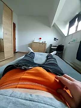 Snapshot of pascalino100 chatting on 02-19-25, 09:06 pascalino100 online show from 02-19-25, 09:06