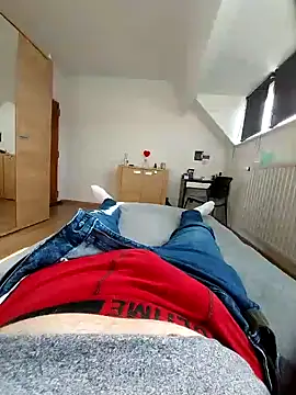 Snapshot of pascalino100 chatting on 02-19-25, 12:33 pascalino100 online show from 02-19-25, 12:33