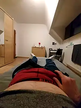 Snapshot of pascalino100 chatting on 02-19-25, 05:49 pascalino100 online show from 02-19-25, 05:49