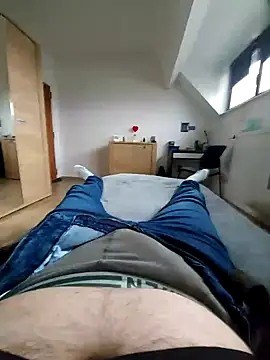 Snapshot of pascalino100 chatting on 02-22-25, 03:25 pascalino100 online show from 02-22-25, 03:25