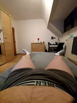 Snapshot of pascalino100 chatting on 02-22-25, 06:52 pascalino100 online show from 02-22-25, 06:52