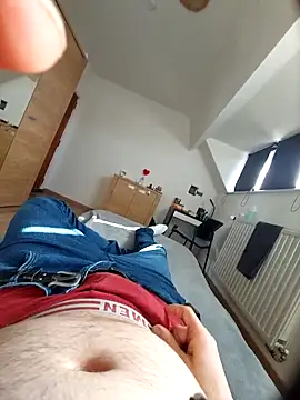 Snapshot of pascalino100 chatting on 02-26-25, 01:30 pascalino100 online show from 02-26-25, 01:30