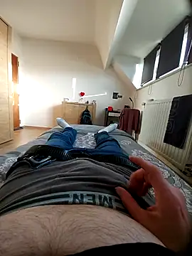 Snapshot of pascalino100 chatting on 03-16-25, 04:34 pascalino100 online show from 03-16-25, 04:34