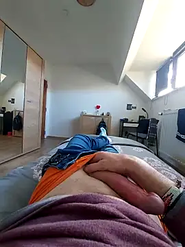 Snapshot of pascalino100 chatting on 03-18-25, 10:25 pascalino100 online show from 03-18-25, 10:25