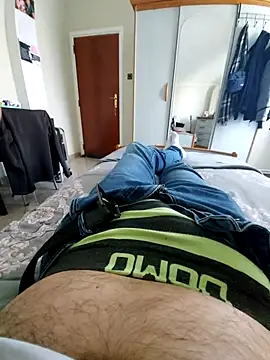 Snapshot of pascalino100 chatting on 09-16-25, 12:17 pascalino100 online show from 09-16-25, 12:17