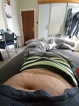 Snapshot of pascalino100 chatting on 10-02-25, 08:43 pascalino100 online show from 10-02-25, 08:43