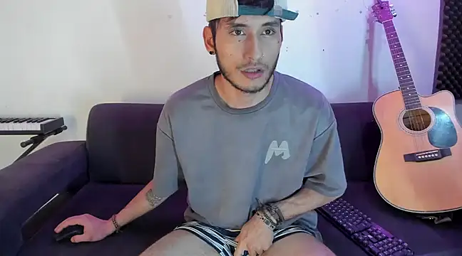 Henrikk senn online show from 12-17-24, 02:44