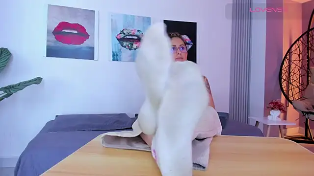 Angela donnato online show from 09-17-25, 03:19