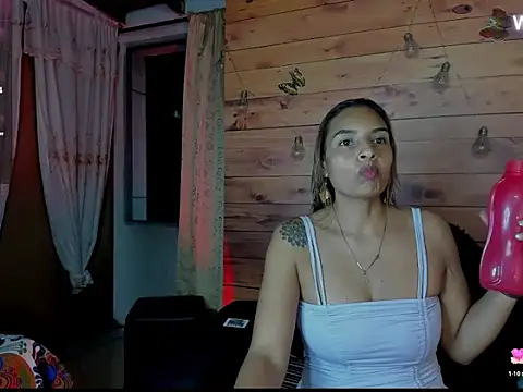 Snapshot of mykaelahoney chatting on 11-11-25, 01:05 mykaelahoney online show from 11-11-25, 01:05