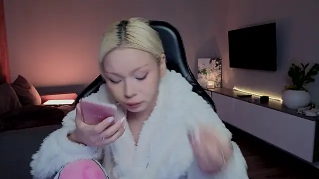 RileyMee online show from 03-12-26, 03:56