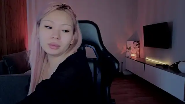 RileyMee online show from 04-13-26, 04:29