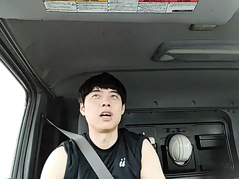 Snapshot of whitebriefboy chatting on 06-01-26, 10:11 whitebriefboy online show from 06-01-26, 10:11