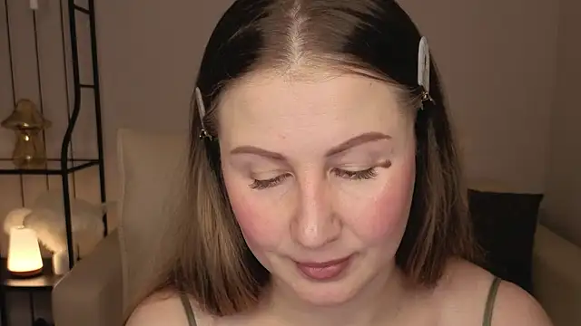 Helens love online show from 11-23-25, 02:11