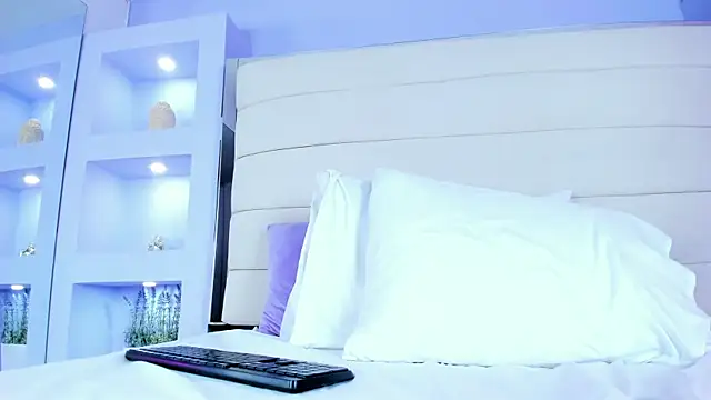 Lanna18 online show from 02-18-25, 02:49