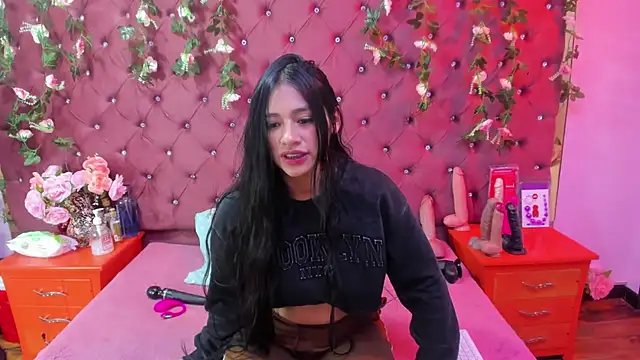 Mariana Prin online show from 10-16-25, 02:45