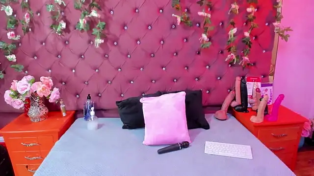 Mariana Prin online show from 10-29-25, 03:53