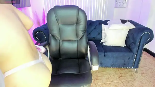 naomii campbell  online show from 12-13-24, 03:54